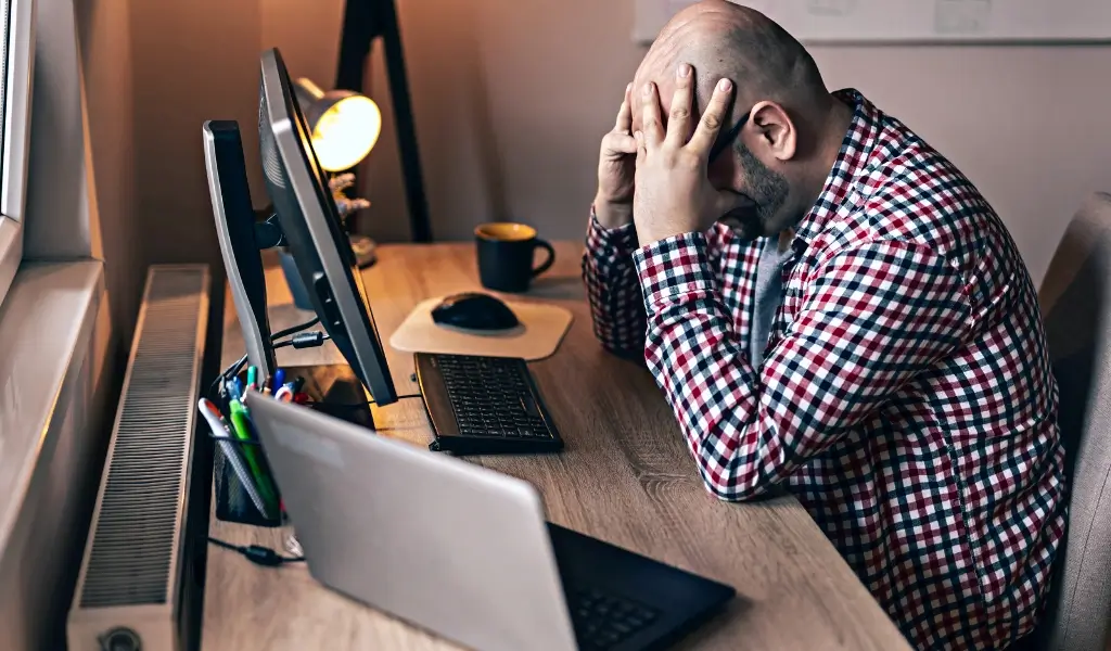 Principais-causas-do-burnout-entre-profissionais-de-TI-e-como-evitar-o-adoecimento