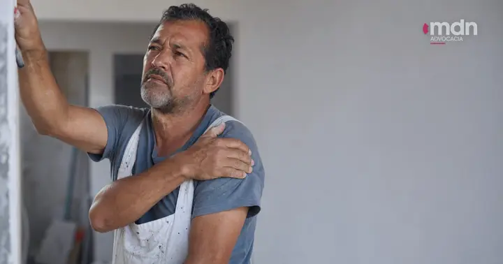 Tendinopatia no ombro e trabalho: causas, direitos e como se proteger